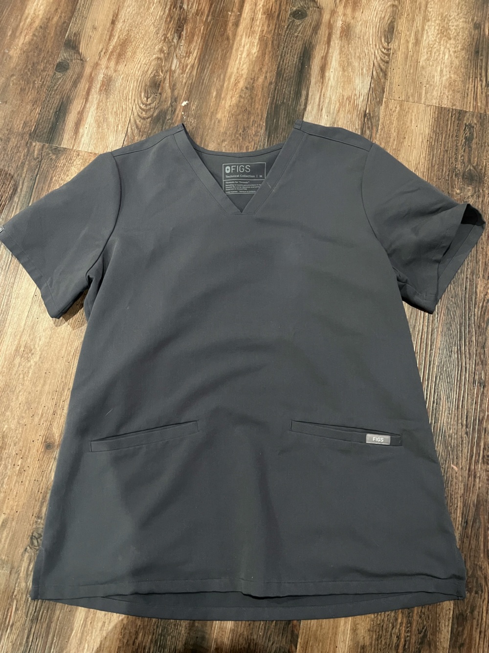 Figs Women's V-Neck Scrub Top in Charcoal